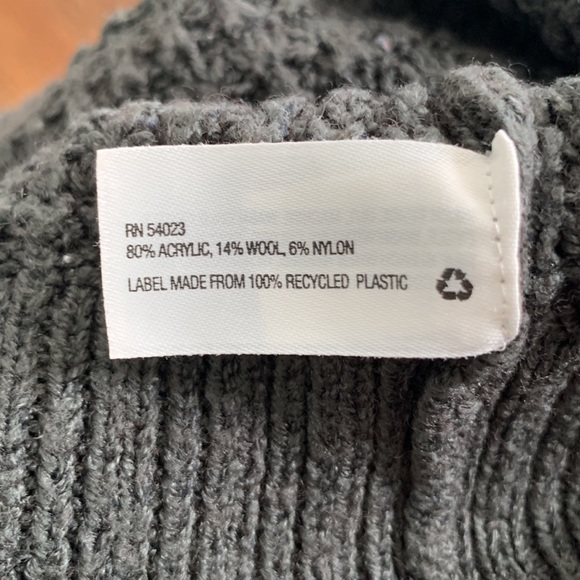 GAP Sweater - Picture 5 of 6